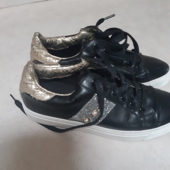 Steve Madden Black Runners (Sneakers) with gold and silver trim Size 8 - Picture 8 of 13